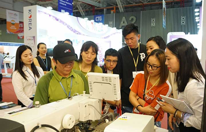 Int’l Textile & Garment Industry exhibition opens in Vietnam