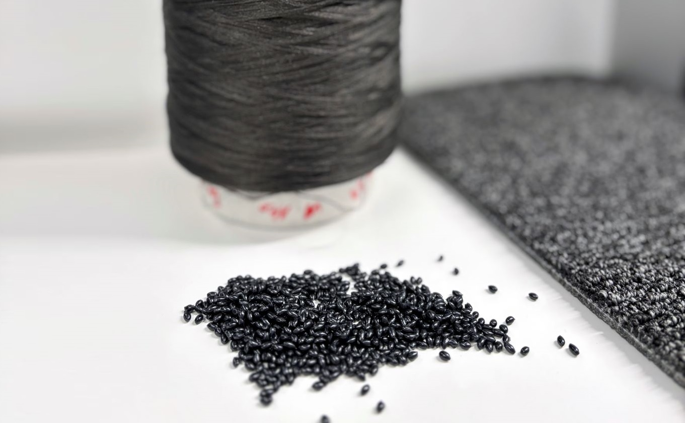 Neumag BCF system processing recycled polyester for carpet-to-carpet recycling
